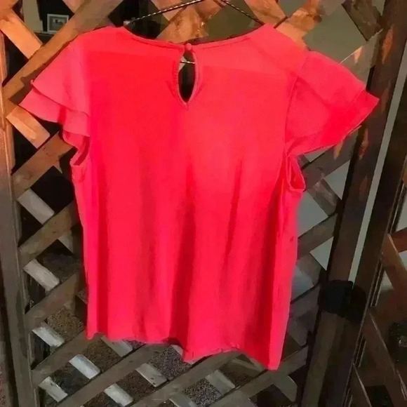 A Limited coral top.Size small. - Picture 5 of 5